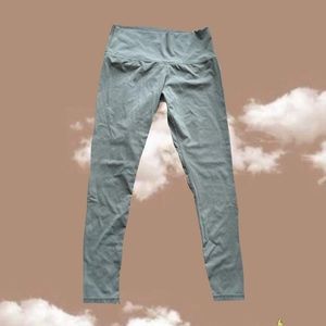 Green lulu lemon leggings, size 8